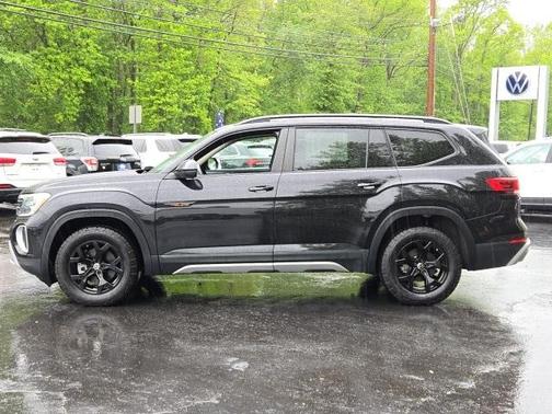 2024 Volkswagen Atlas 2.0T Peak Edition SEL