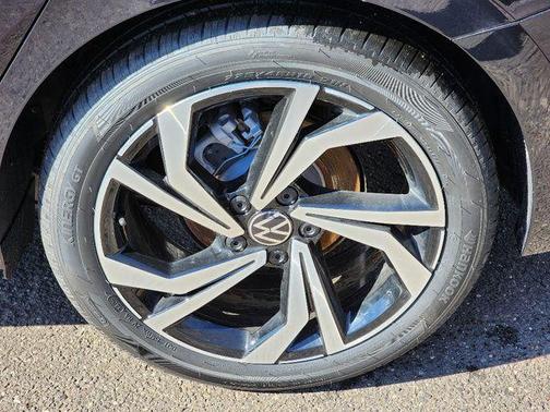 Deep Black Pearl Effect 2026 Volkswagen Jetta 1.5T SEL