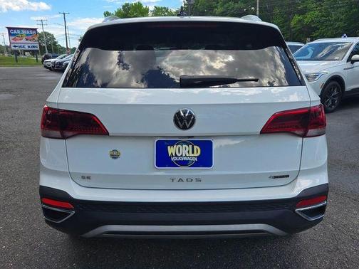Pure White 2023 Volkswagen Taos 1.5T SE