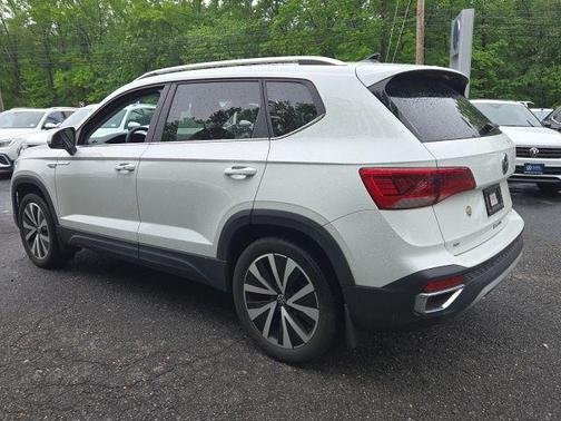 Pure White 2023 Volkswagen Taos 1.5T SE