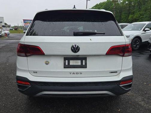 Pure White 2023 Volkswagen Taos 1.5T SE
