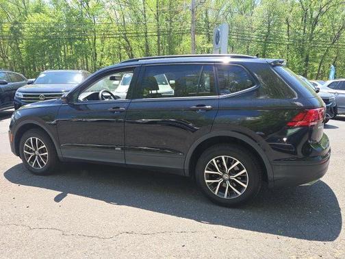 Deep Black Pearl Effect 2021 Volkswagen Tiguan 2.0T S