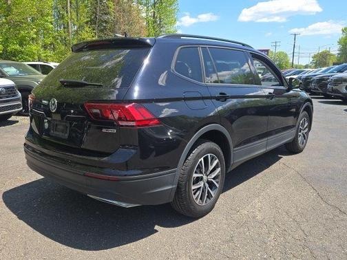 Deep Black Pearl Effect 2021 Volkswagen Tiguan 2.0T S