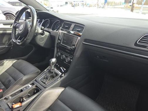 2016 Volkswagen Golf R 4-Door