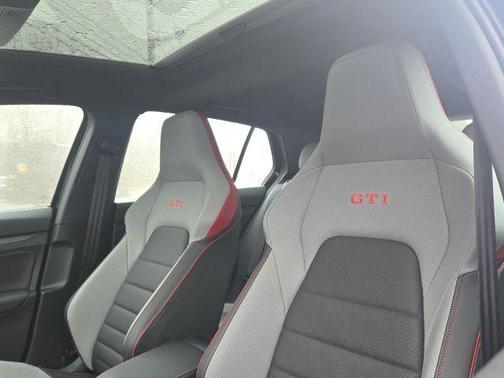 2025 Volkswagen Golf GTI 2.0T SE