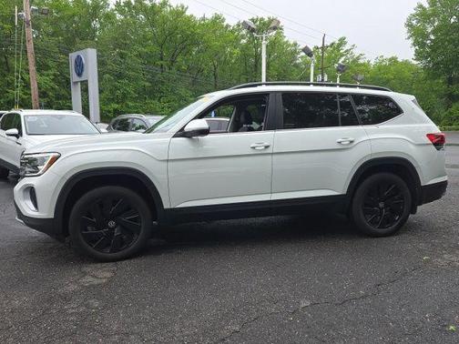 Pure White 2024 Volkswagen Atlas 2.0T SE w/Technology