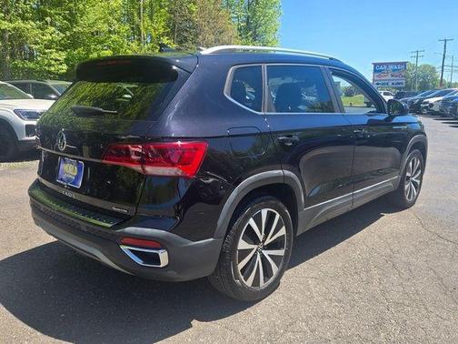 Deep Black Pearl Effect 2023 Volkswagen Taos 1.5T SE