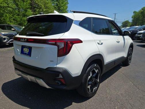 Snow White Pearl 2024 Kia Seltos EX