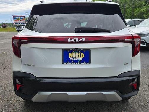Snow White Pearl 2024 Kia Seltos EX