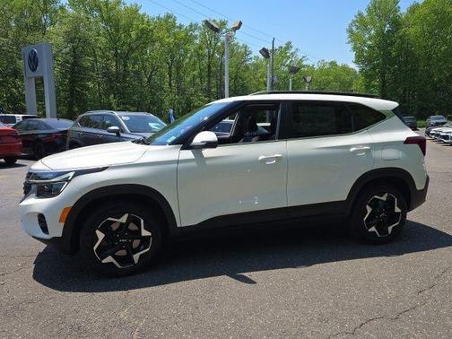 Snow White Pearl 2024 Kia Seltos EX