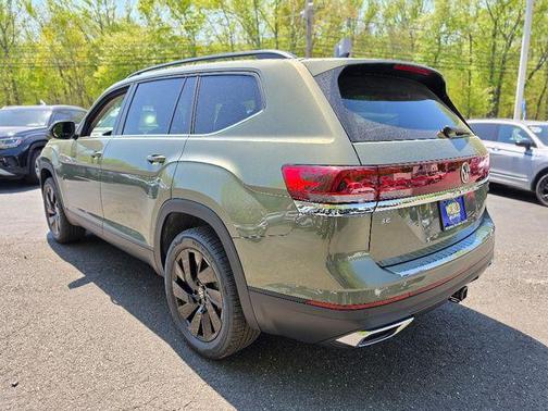 Avocado Green Pearl 2026 Volkswagen Atlas 2.0T SE W/TECHNOLOGY