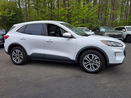 Oxford White 2022 Ford Escape SEL