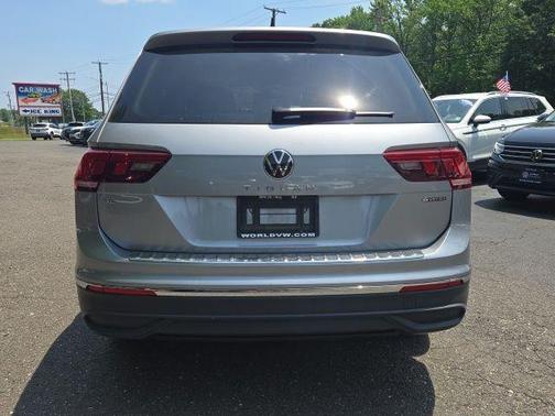 Pyrite Silver Metallic 2024 Volkswagen Tiguan 2.0T SE