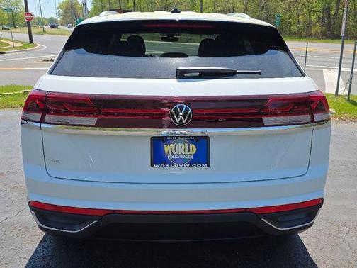 Pure White 2024 Volkswagen Atlas Cross Sport 2.0T SE