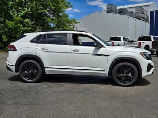2025 Volkswagen Atlas Cross Sport 2.0T SEL R-Line Black