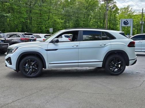 2025 Volkswagen Atlas Cross Sport 2.0T SEL R-Line Black