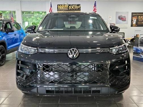 2025 Volkswagen Tiguan 2.0T SE R-Line Black