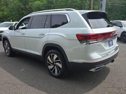 Opal White Pearl Effect 2024 Volkswagen Atlas 2.0T SEL