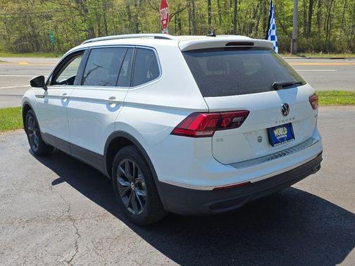 Opal White Pearl Effect 2023 Volkswagen Tiguan 2.0T SE