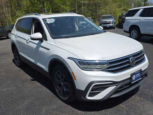 Opal White Pearl Effect 2023 Volkswagen Tiguan 2.0T SE