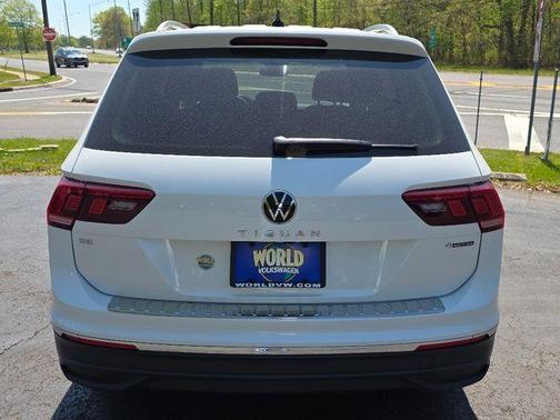 Opal White Pearl Effect 2023 Volkswagen Tiguan 2.0T SE