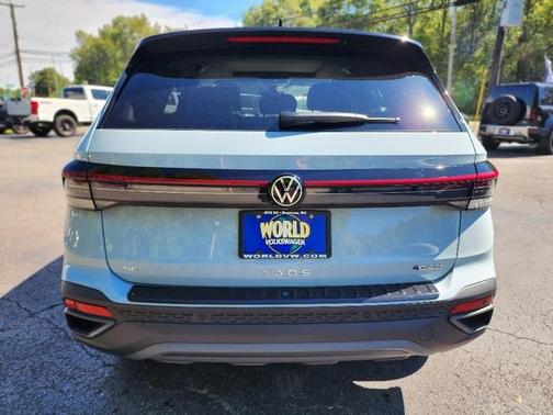 2025 Volkswagen Taos 1.5T SE Black