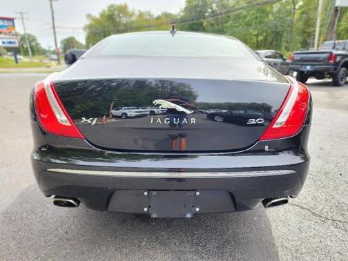 2013 Jaguar XJ Base