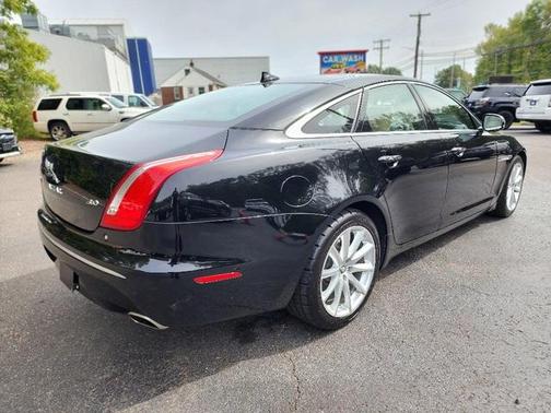 2013 Jaguar XJ Base