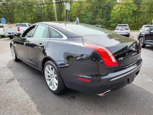 2013 Jaguar XJ Base
