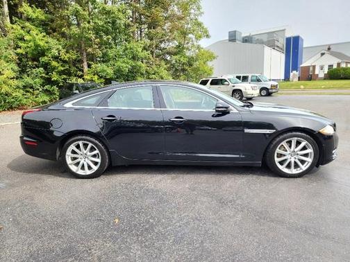 2013 Jaguar XJ Base