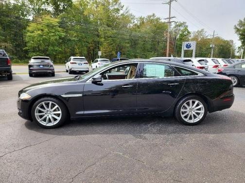 2013 Jaguar XJ Base