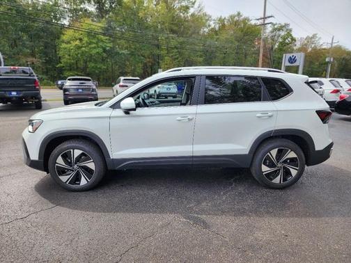 2025 Volkswagen Taos 1.5T SE