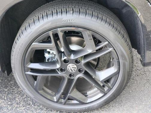 2025 Volkswagen Tiguan 2.0T SE R-Line Black
