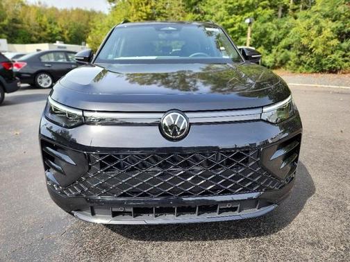 2025 Volkswagen Tiguan 2.0T SE R-Line Black