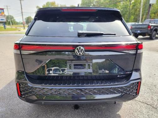 2025 Volkswagen Tiguan 2.0T SE R-Line Black