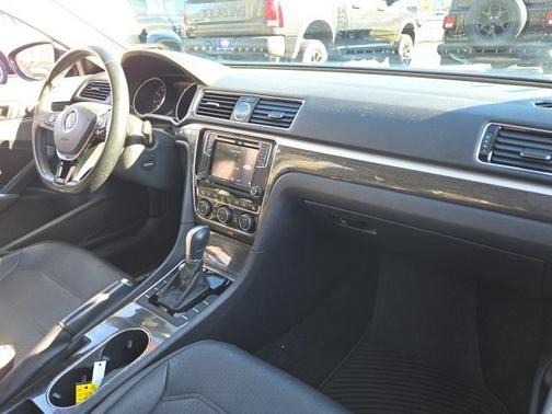 2017 Volkswagen Passat 1.8T SE