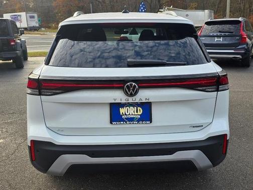 2026 Volkswagen Tiguan 2.0T SE R-Line Black