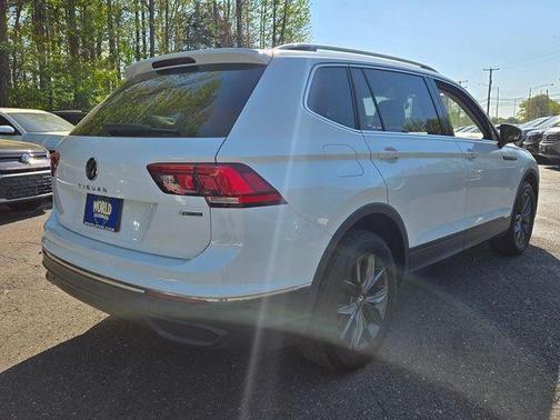 Pure White 2022 Volkswagen Tiguan 2.0T SE