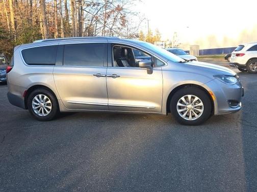 2018 Chrysler Pacifica Touring-L