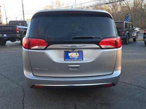 2018 Chrysler Pacifica Touring-L