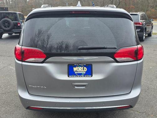 2018 Chrysler Pacifica Touring-L