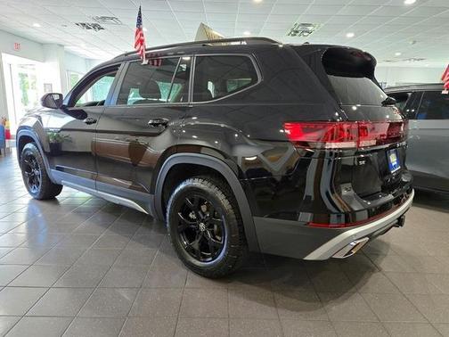 2025 Volkswagen Atlas 2.0T Peak Edition