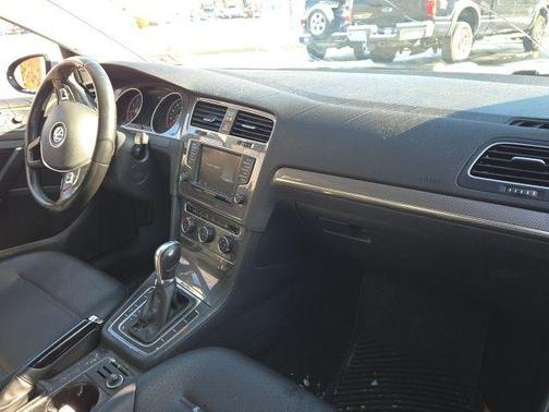 2017 Volkswagen Golf Alltrack TSI SE