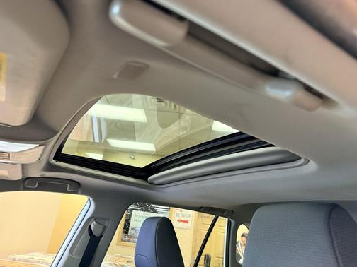 Ice Cap 2024 Toyota RAV4 XLE