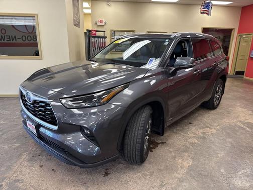2022 Toyota Highlander Hybrid XLE