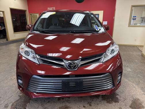 2018 Toyota Sienna XLE