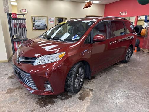 2018 Toyota Sienna XLE