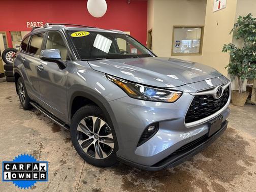 Moon Dust 2023 Toyota Highlander XLE