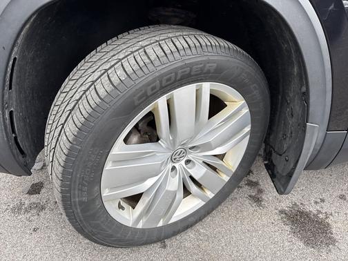 Deep Black Pearl 2019 Volkswagen Atlas 3.6L SEL
