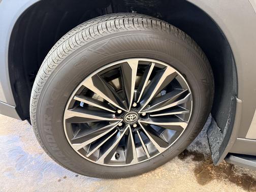 Heavy Metal 2026 Toyota Highlander Hybrid Base